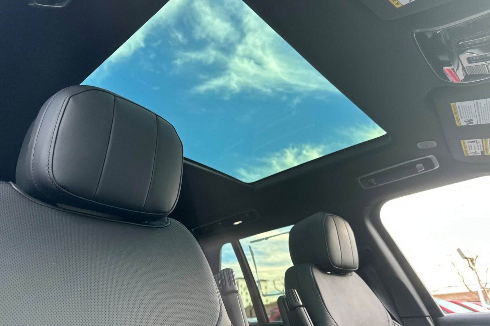 New 2025 Land Rover Range Rover SE image 22