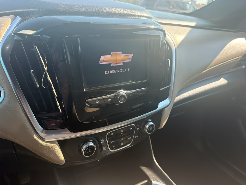 Used 2022 Chevrolet Traverse LS FWD image 17