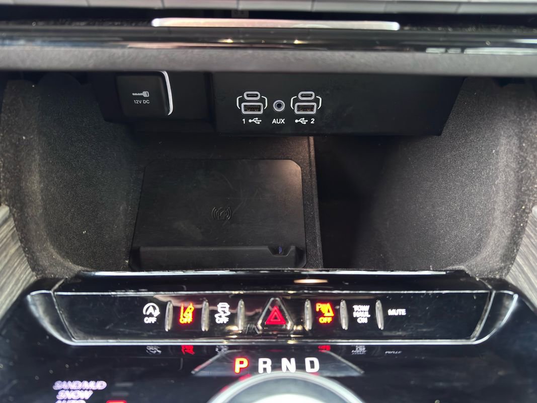 Used 2024 Jeep Wagoneer L Series II w/ Flexible Seating Group image 26