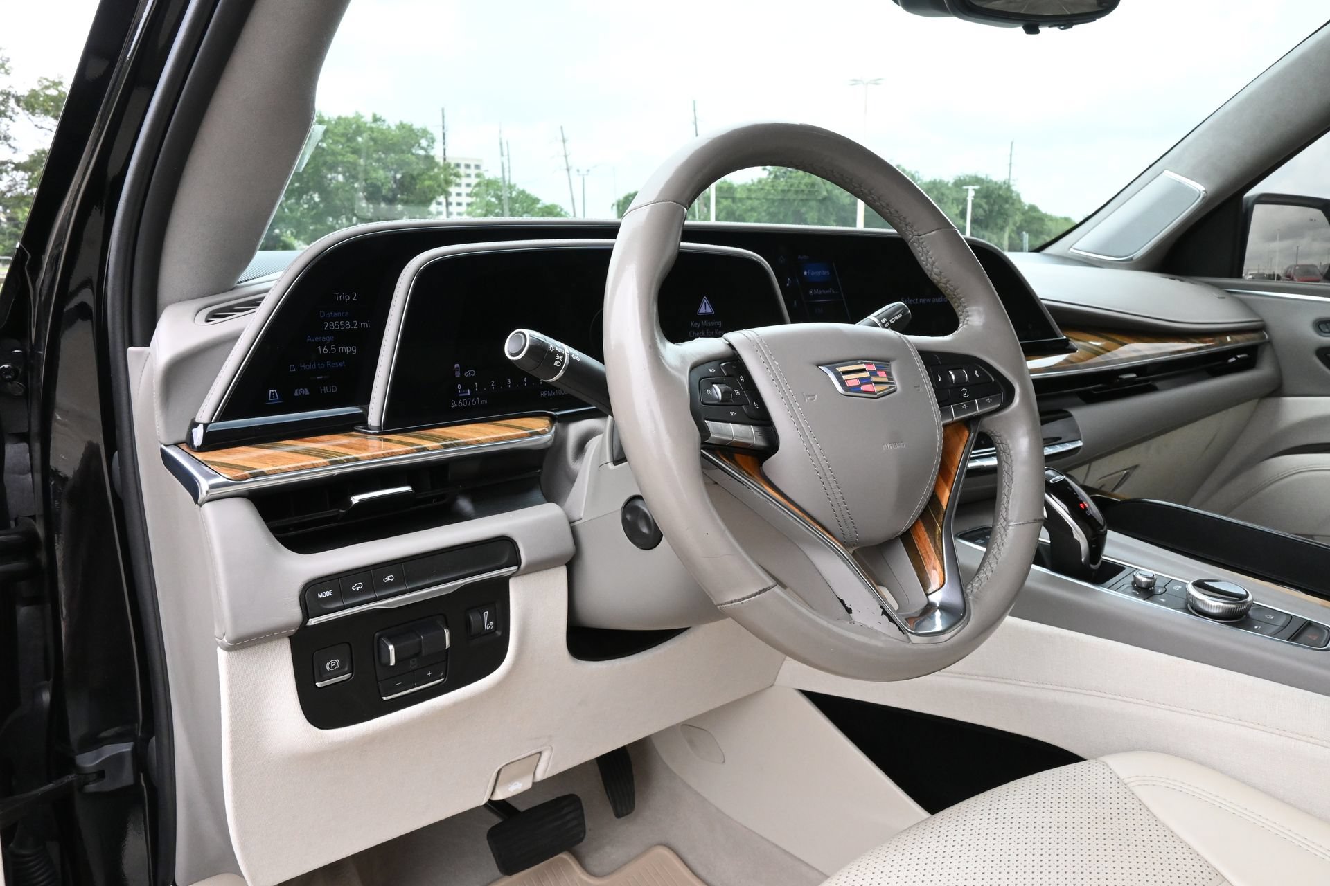 Used 2021 Cadillac Escalade Sport Platinum RWD image 18