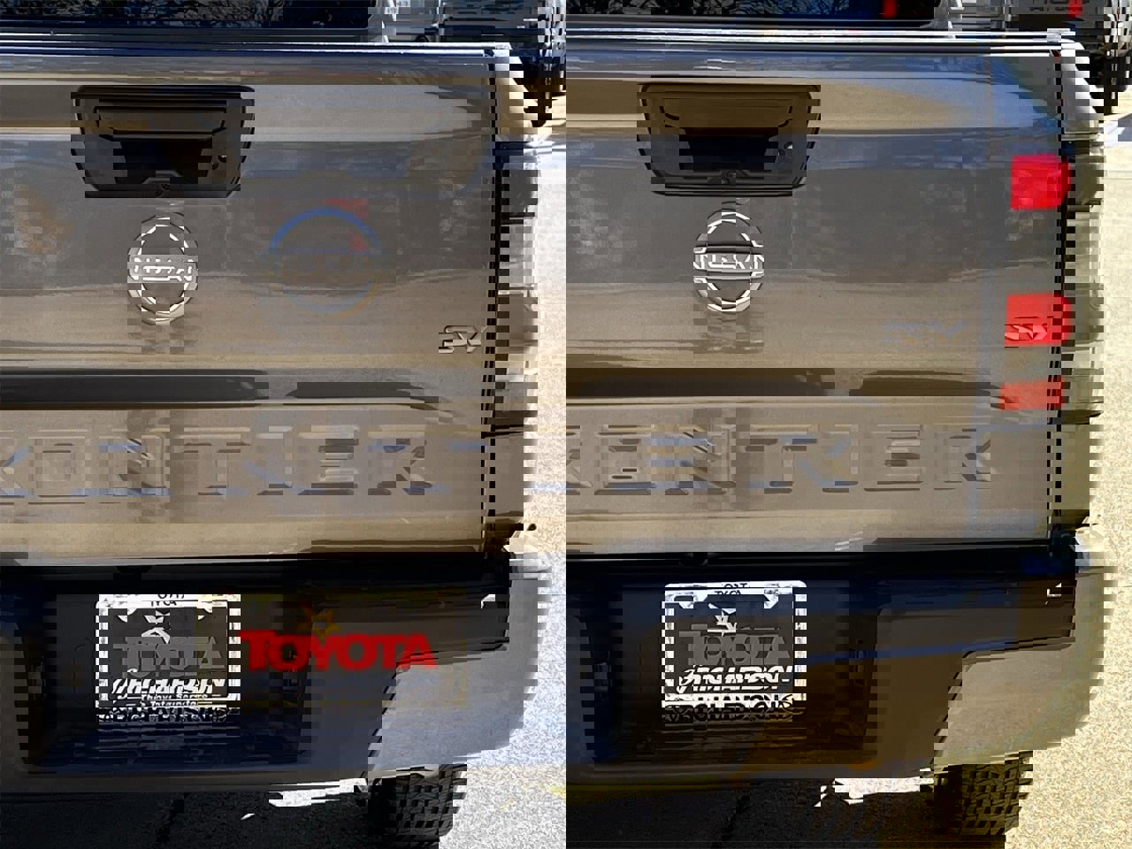 Used 2023 Nissan Frontier SV image 6