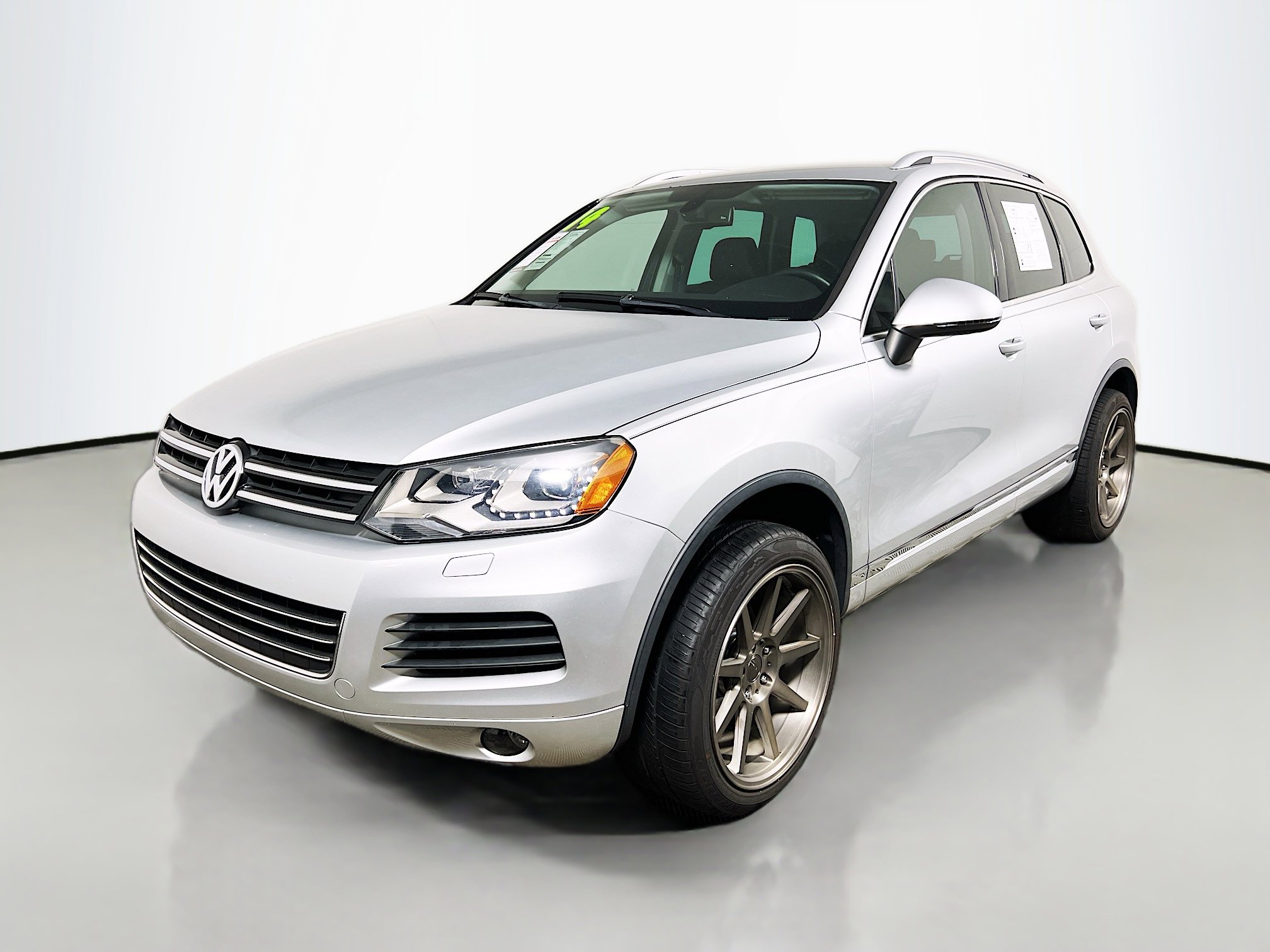 Used 2014 Volkswagen Touareg Sport image 10