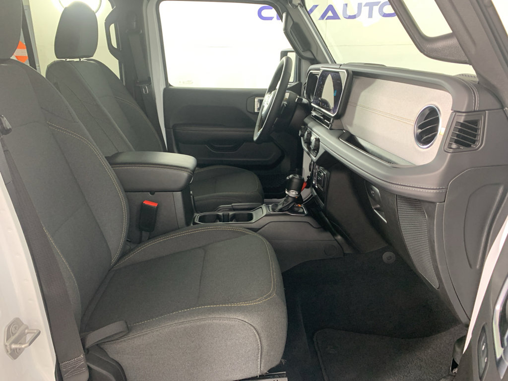 Used 2025 Jeep Wrangler Sahara AWD/4WD image 41