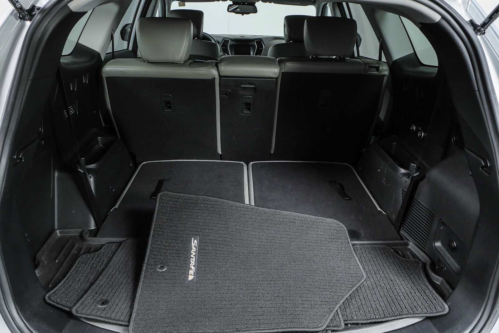 Used 2019 Hyundai Santa Fe XL SE FWD image 31