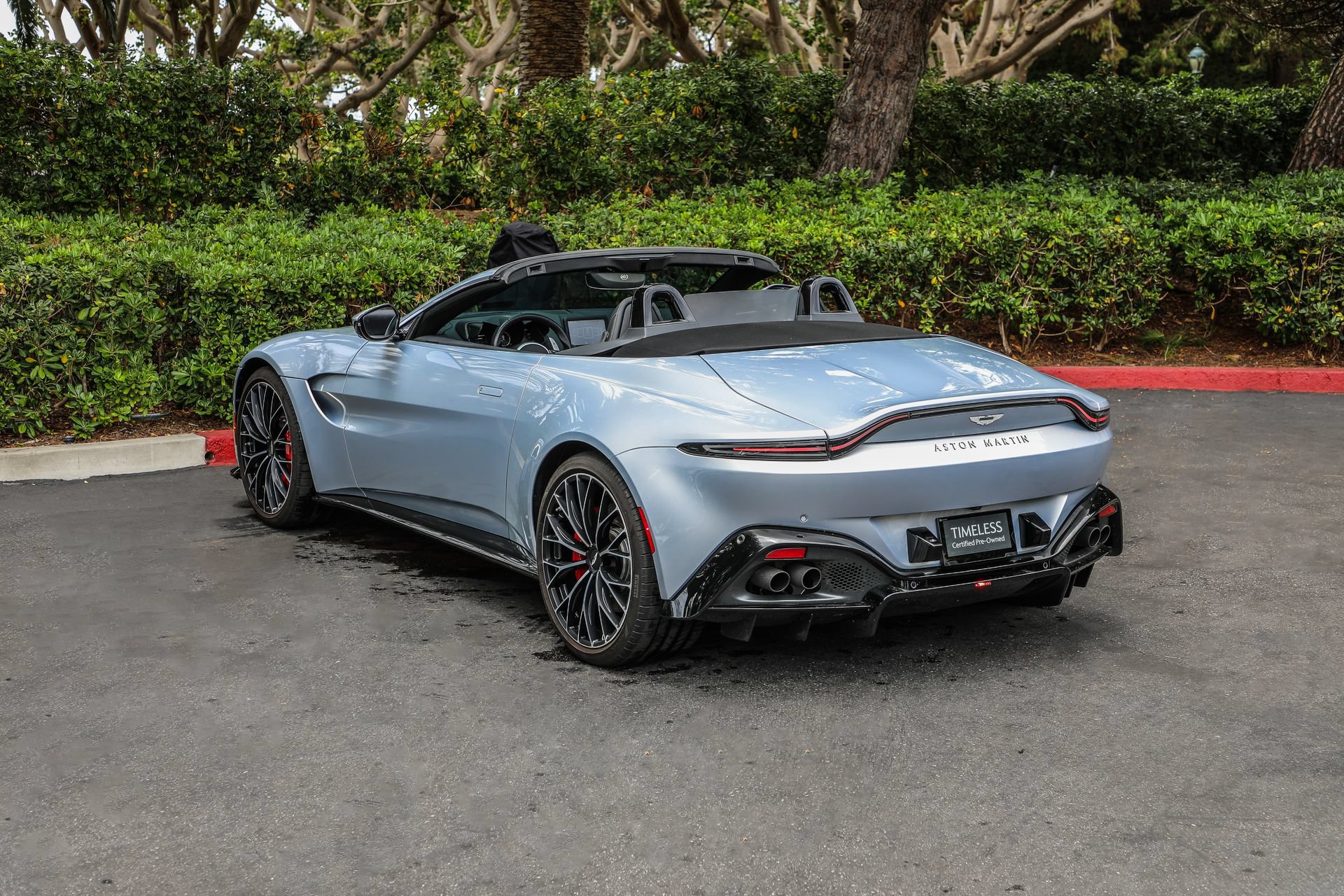 Used 2023 Aston Martin V8 Vantage Roadster RWD image 5