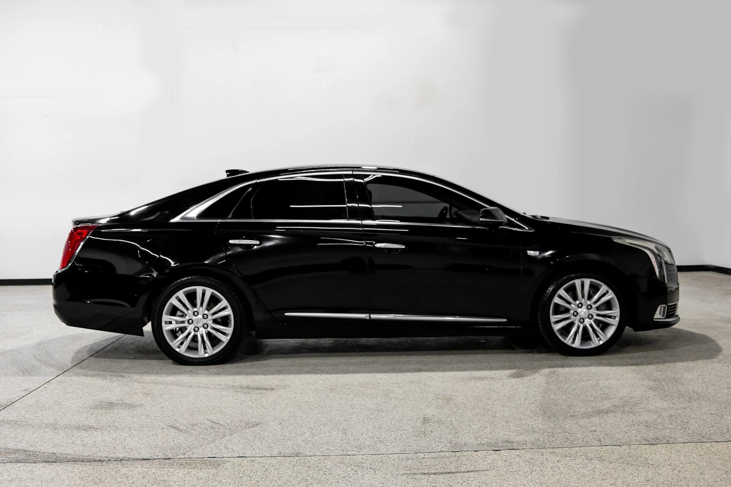 Used 2019 Cadillac XTS Luxury FWD image 5