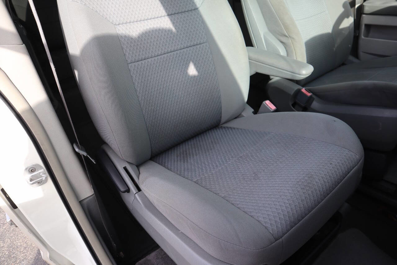 Used 2010 Chrysler Town & Country Touring image 15