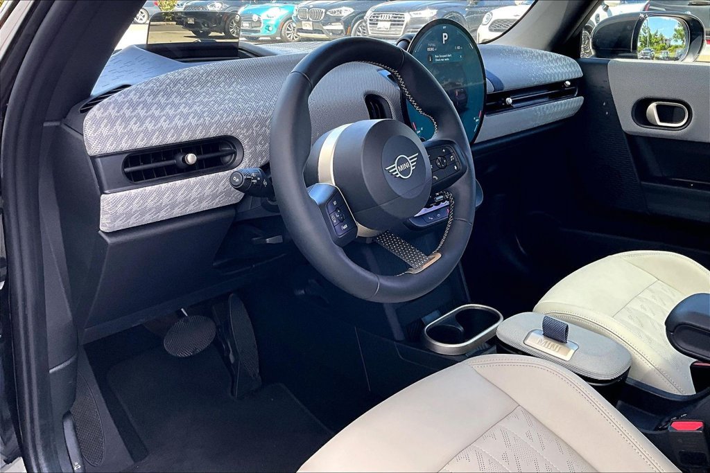 Used 2025 MINI Cooper 2-Door Hardtop FWD image 14