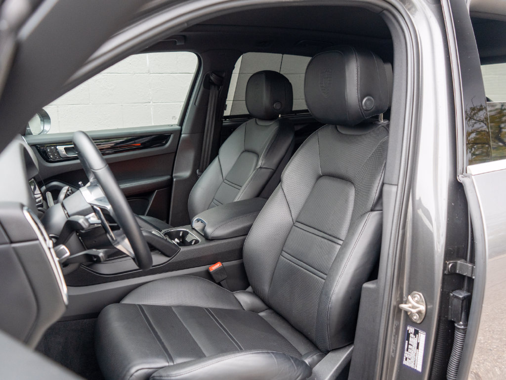 Used 2023 Porsche Cayenne AWD/4WD image 5