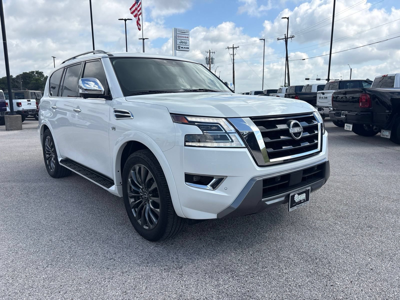 Used 2022 Nissan Armada Platinum w/ Captain's Chairs Package RWD image 8