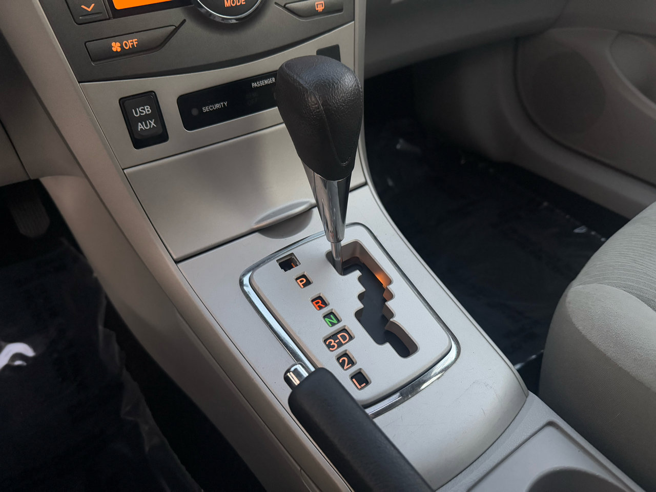 Used 2013 Toyota Corolla LE Special Edition image 24