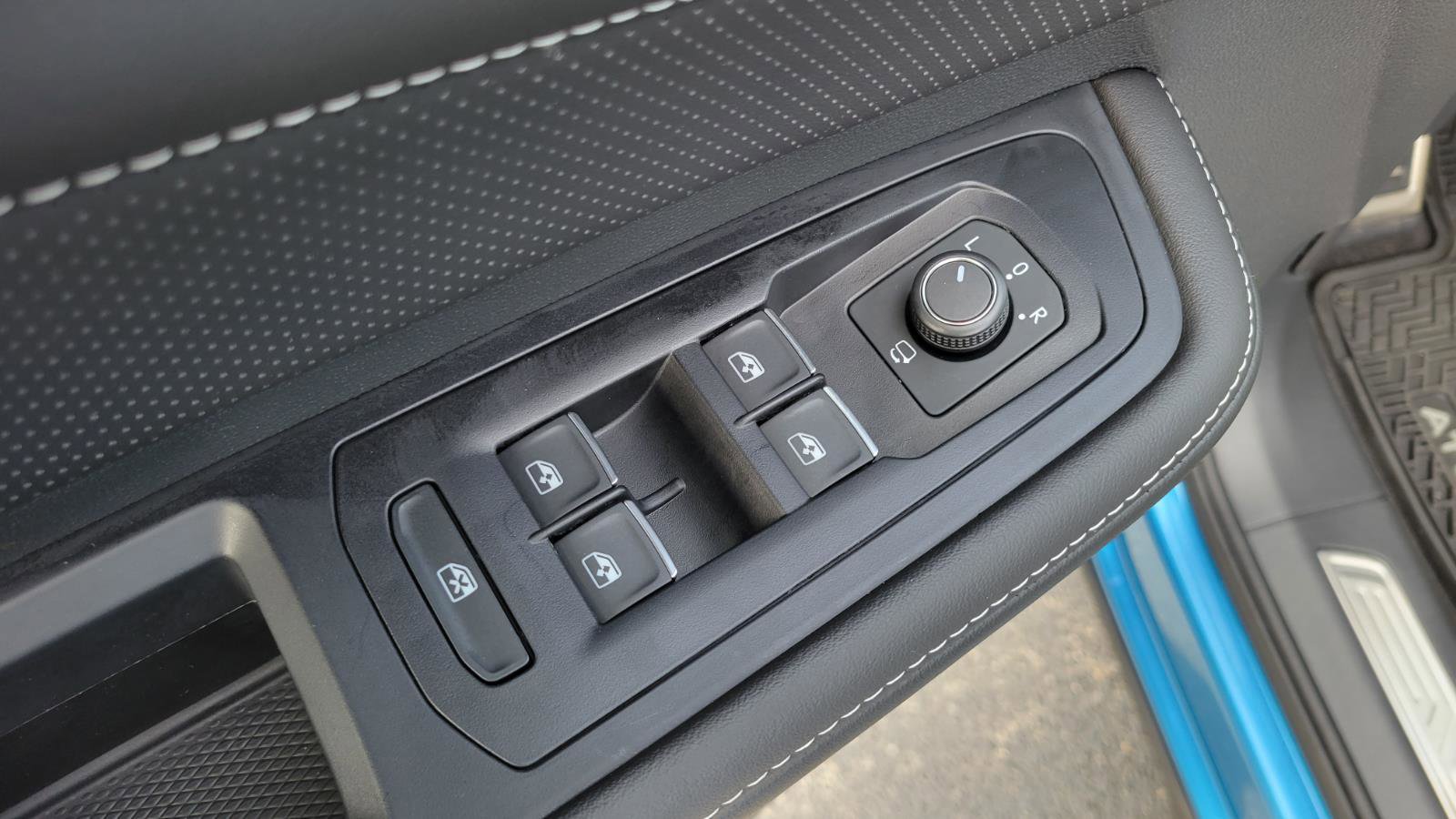 Certified 2025 Volkswagen Atlas Cross Sport SEL Premium R-Line image 19