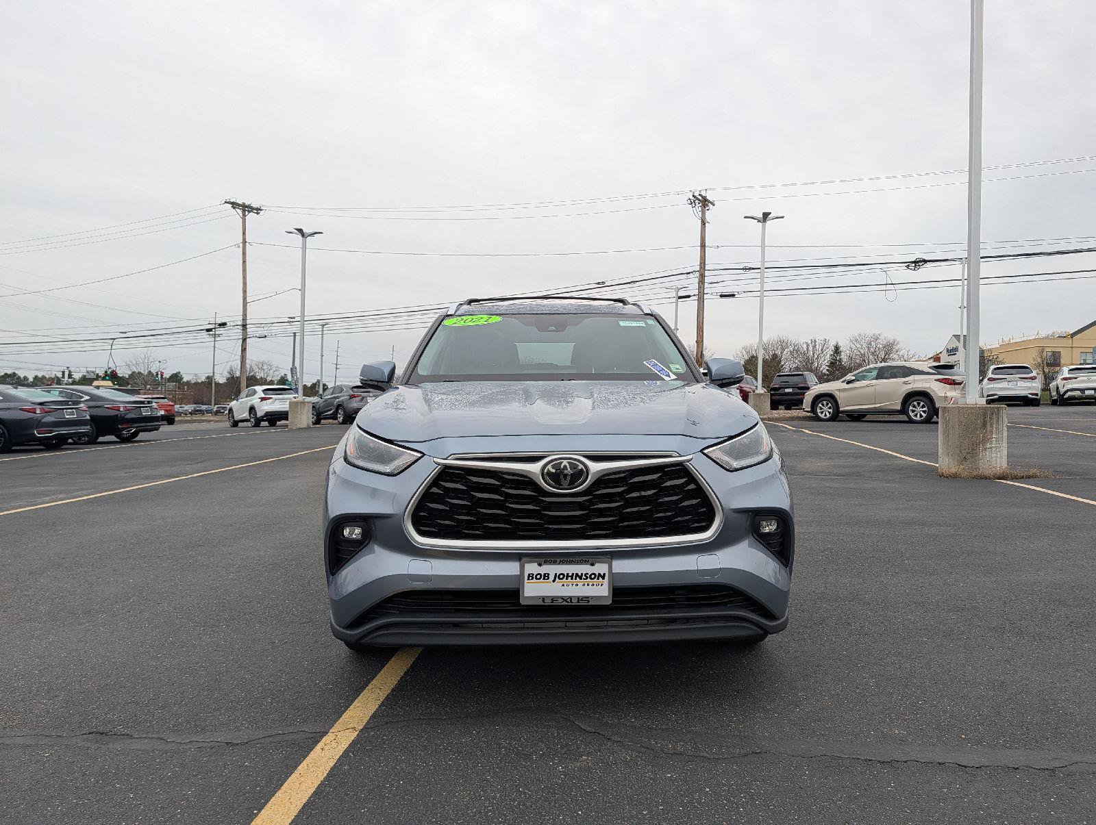 Used 2021 Toyota Highlander XLE image 2