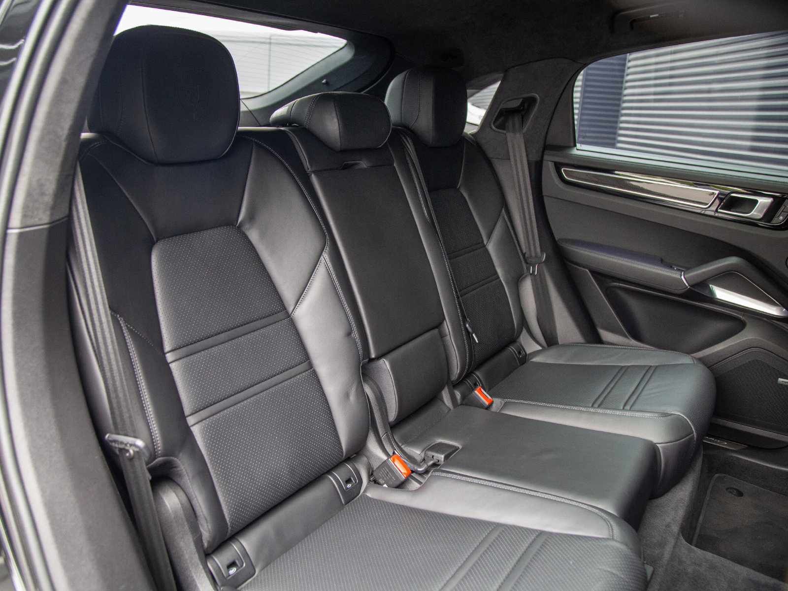Certified 2023 Porsche Cayenne Turbo AWD/4WD image 28