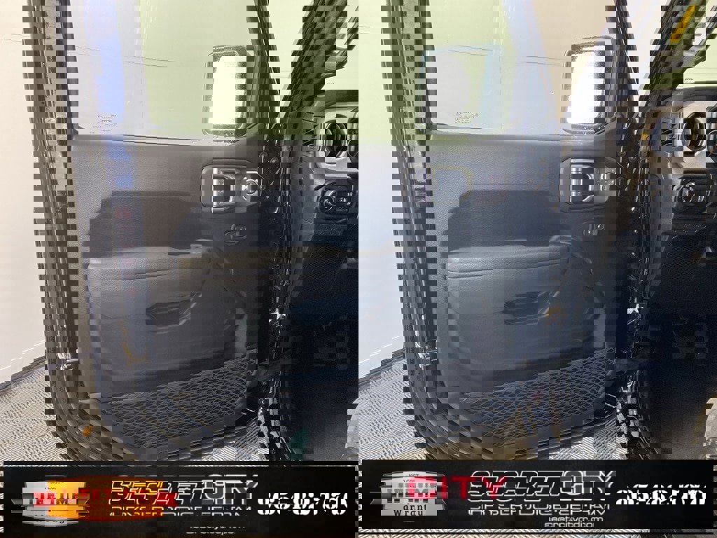 New 2025 Jeep Gladiator Sport image 12