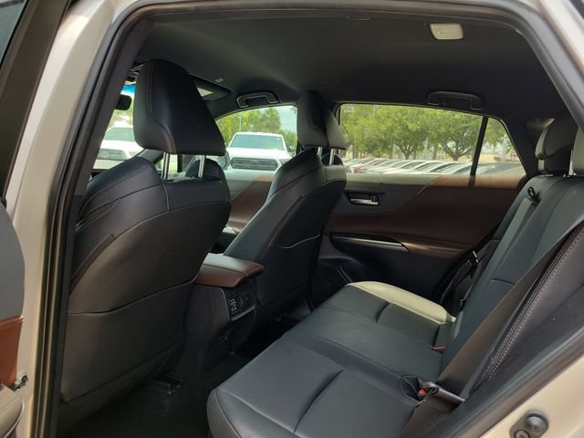 Used 2024 Toyota Venza XLE AWD/4WD image 6
