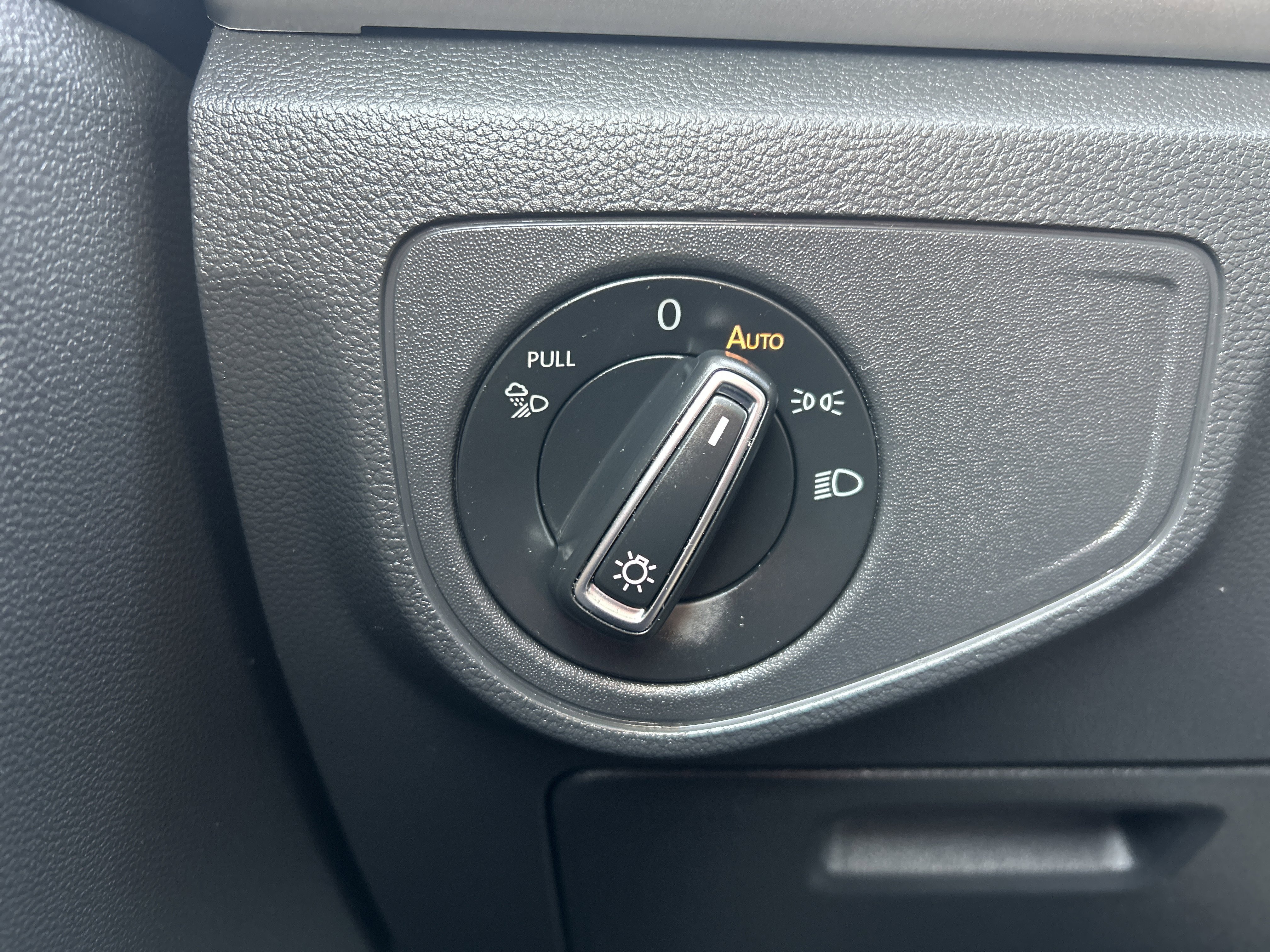 Used 2023 Volkswagen Atlas Cross Sport SE image 12