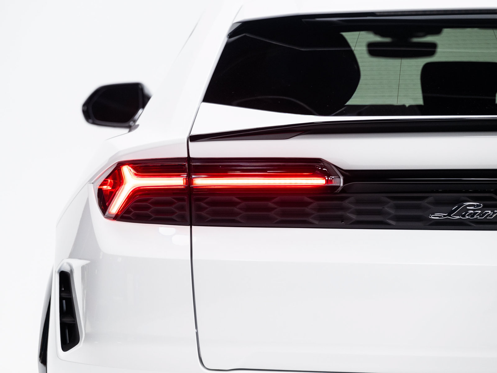 Used 2025 Lamborghini Urus SE AWD/4WD image 25