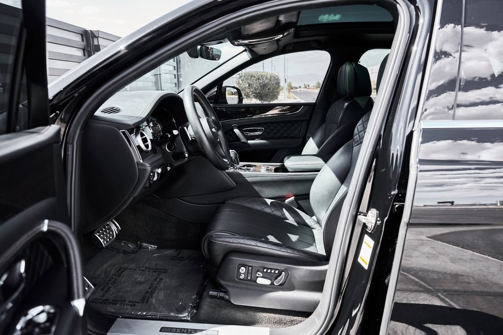 Used 2017 Bentley Bentayga AWD/4WD image 26