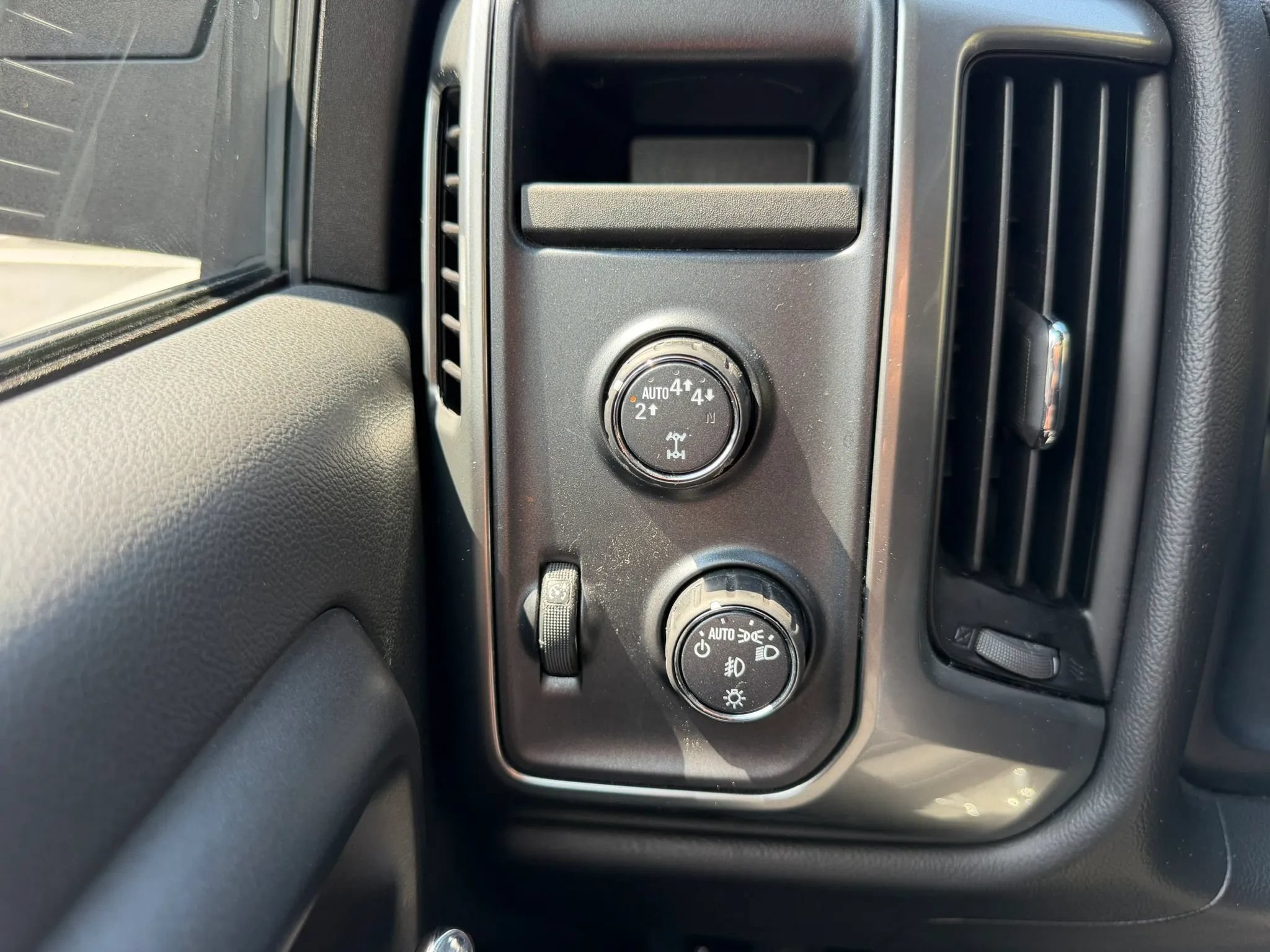 Used 2017 Chevrolet Silverado 1500 LT w/ All Star Edition AWD/4WD image 44