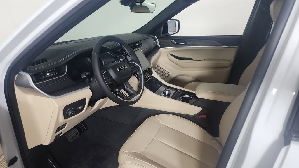 New 2025 Jeep Grand Cherokee Limited image 13