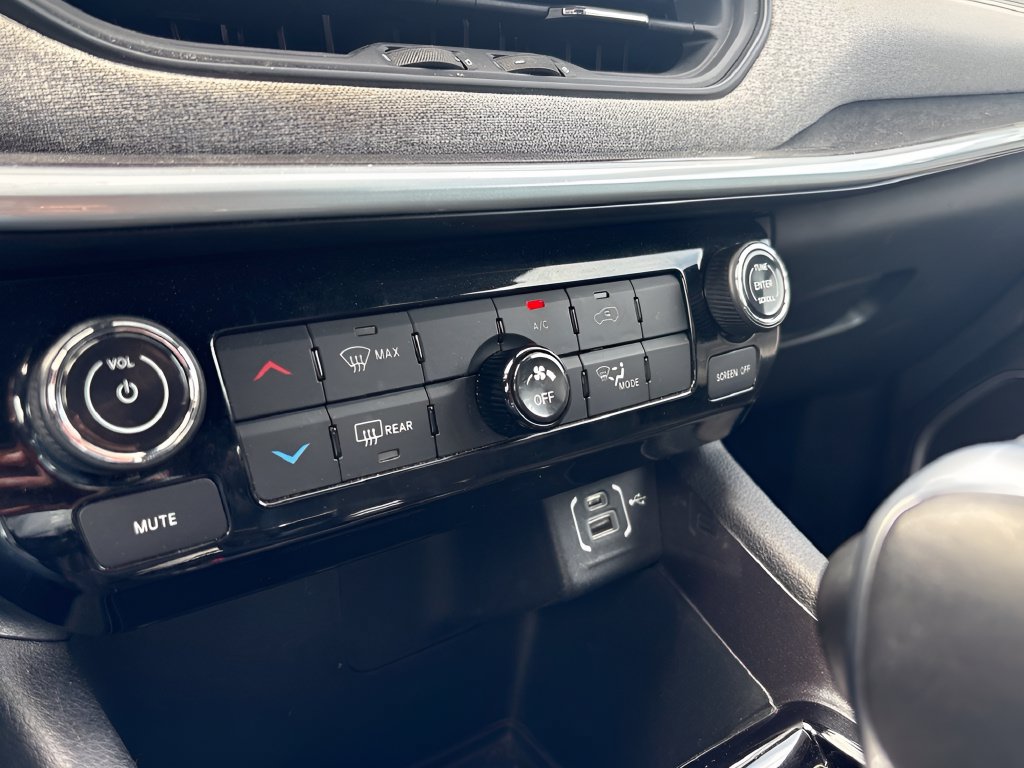 Used 2024 Jeep Compass Latitude AWD/4WD image 18