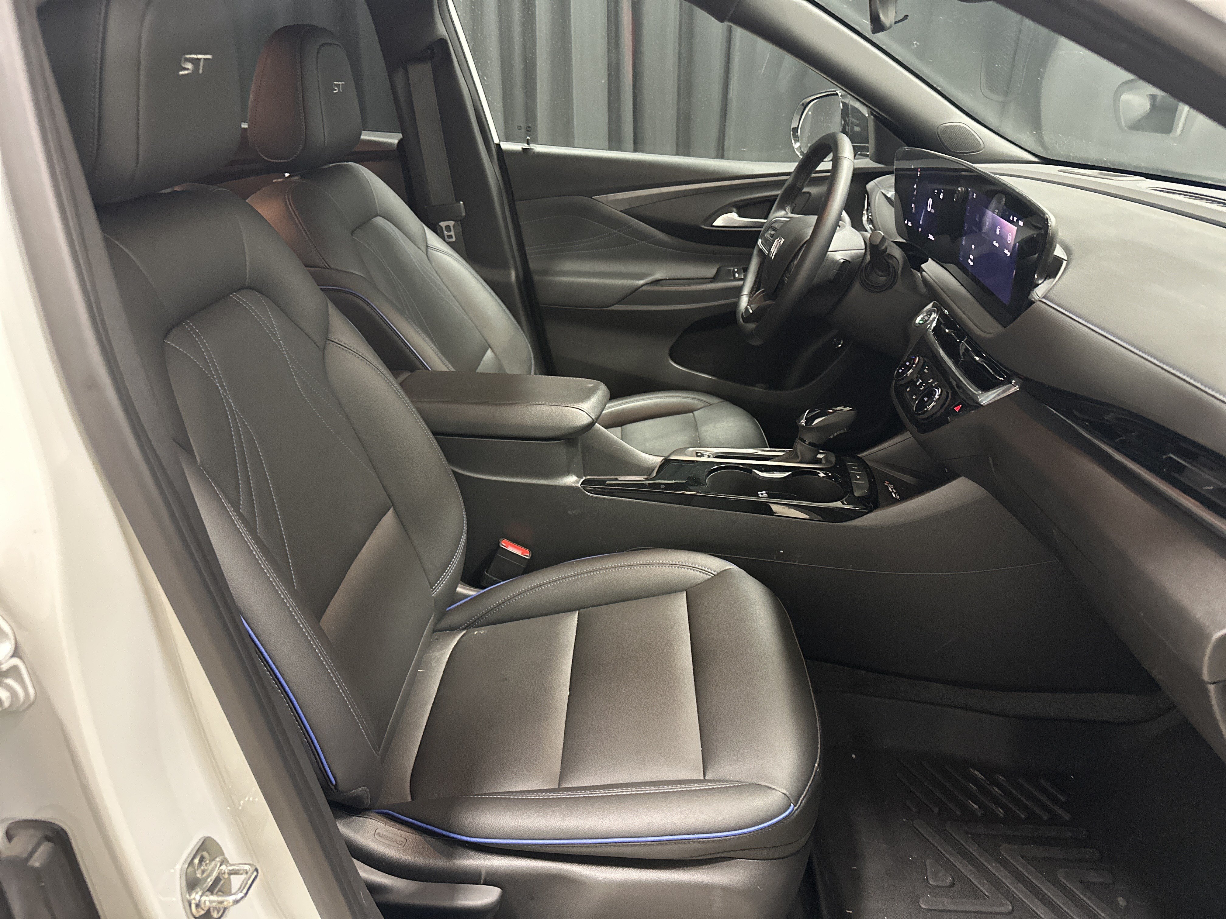 Used 2025 Buick Envista Sport Touring w/ Convenience I Package FWD image 33