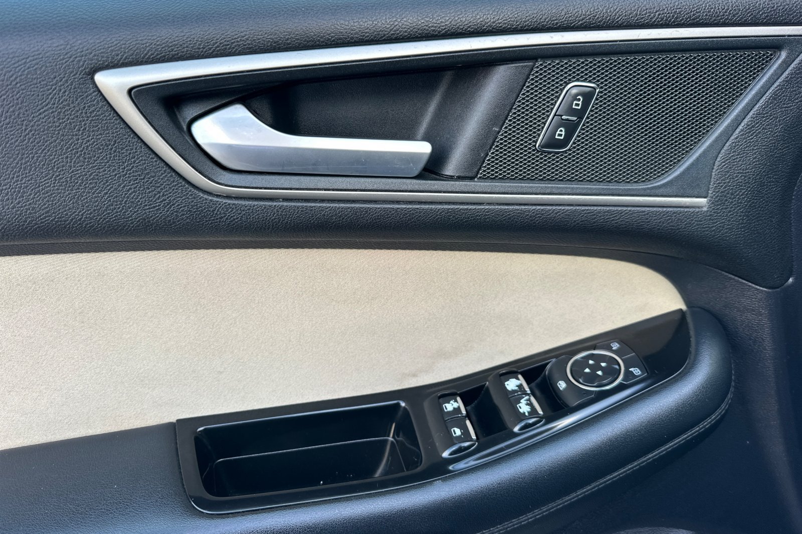 Used 2019 Ford Edge SEL AWD/4WD image 11
