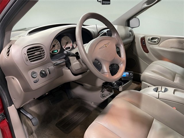 Used 2003 Chrysler Town & Country Limited image 10
