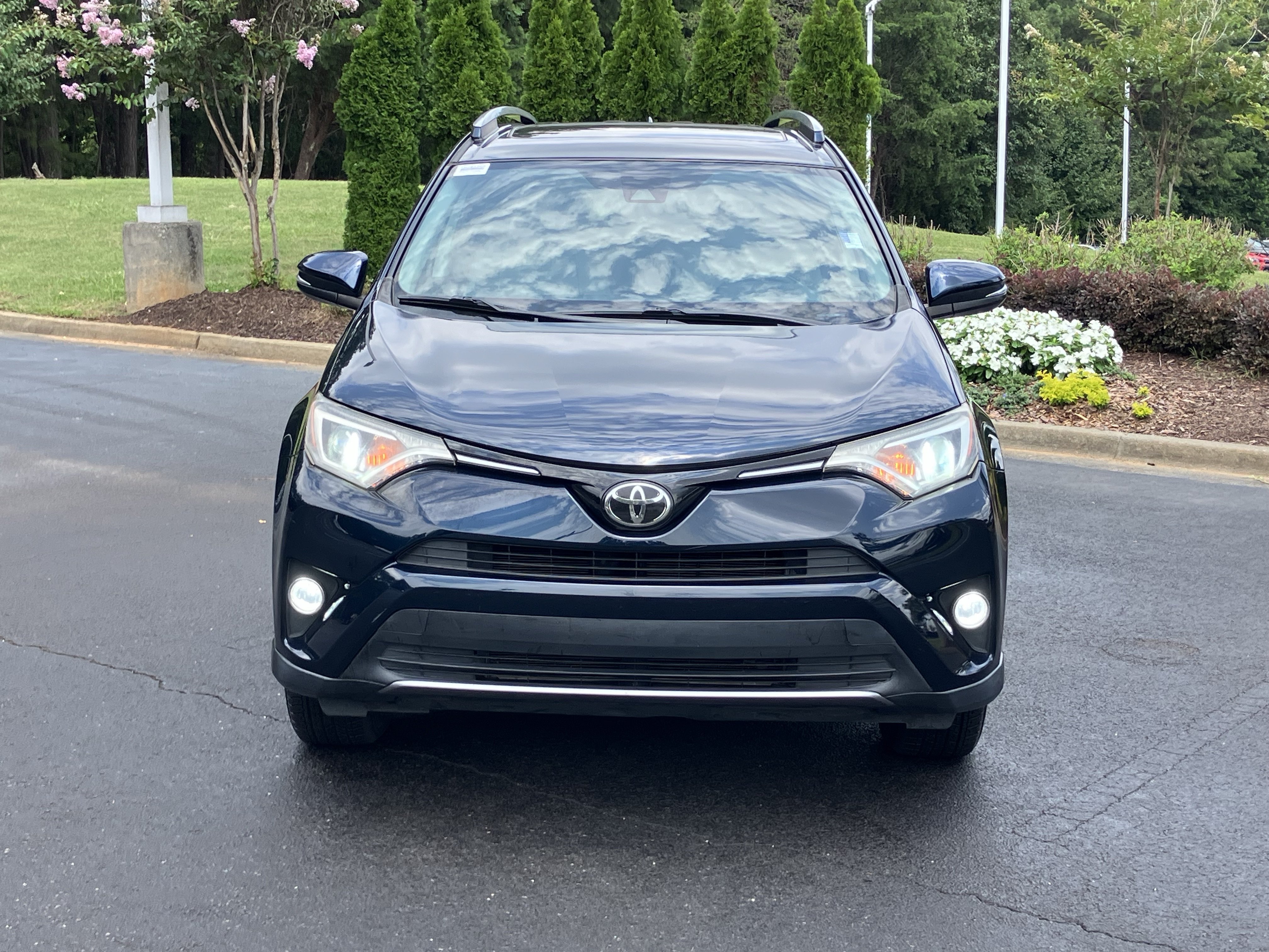 Used 2017 Toyota RAV4 XLE FWD image 3