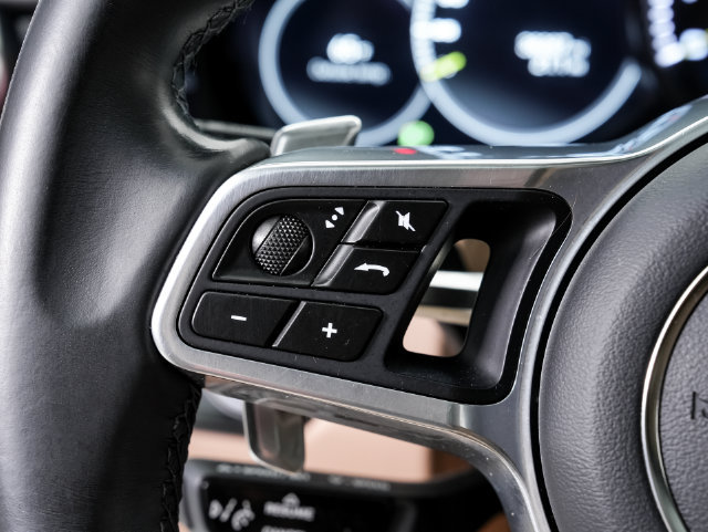 Certified 2023 Porsche Cayenne Platinum Edition AWD/4WD image 14