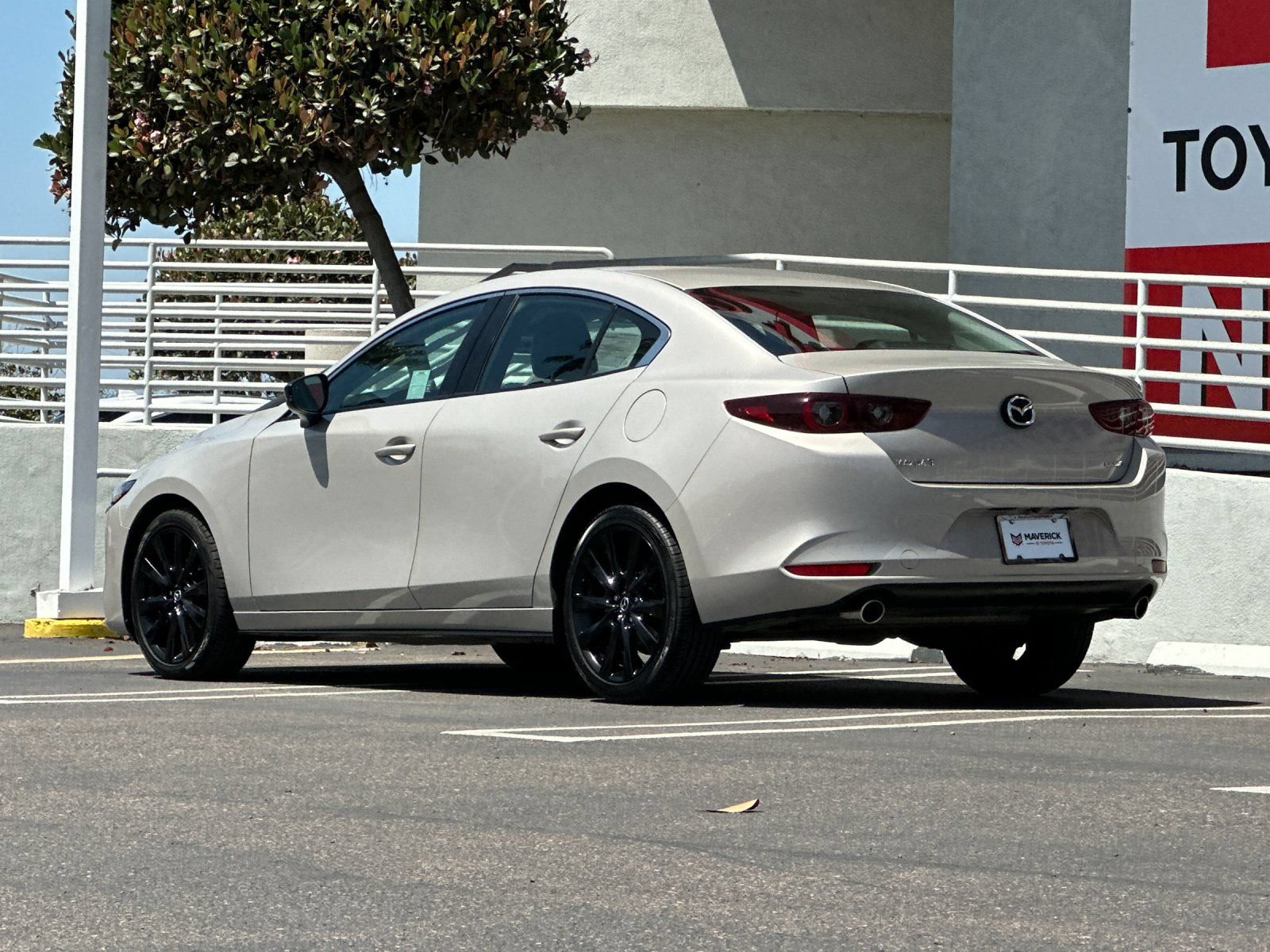 Used 2024 MAZDA MAZDA3 s FWD image 3