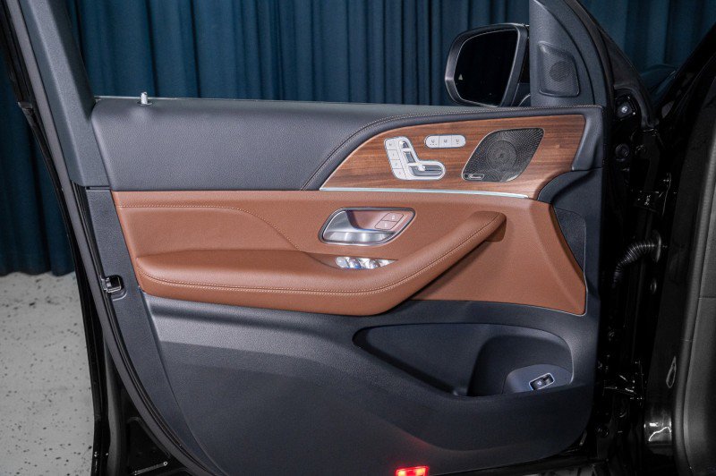 New 2026 Mercedes-Benz GLS 580 4MATIC image 13