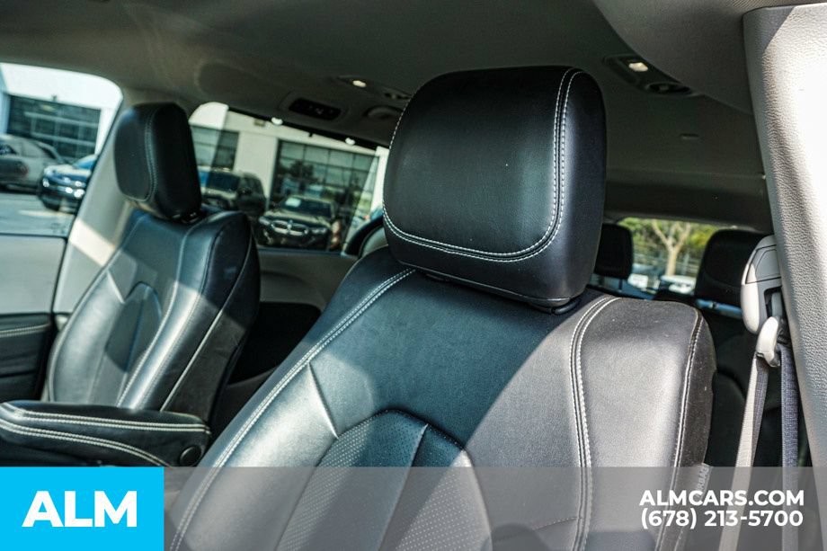 Used 2024 Chrysler Pacifica Touring-L FWD image 17
