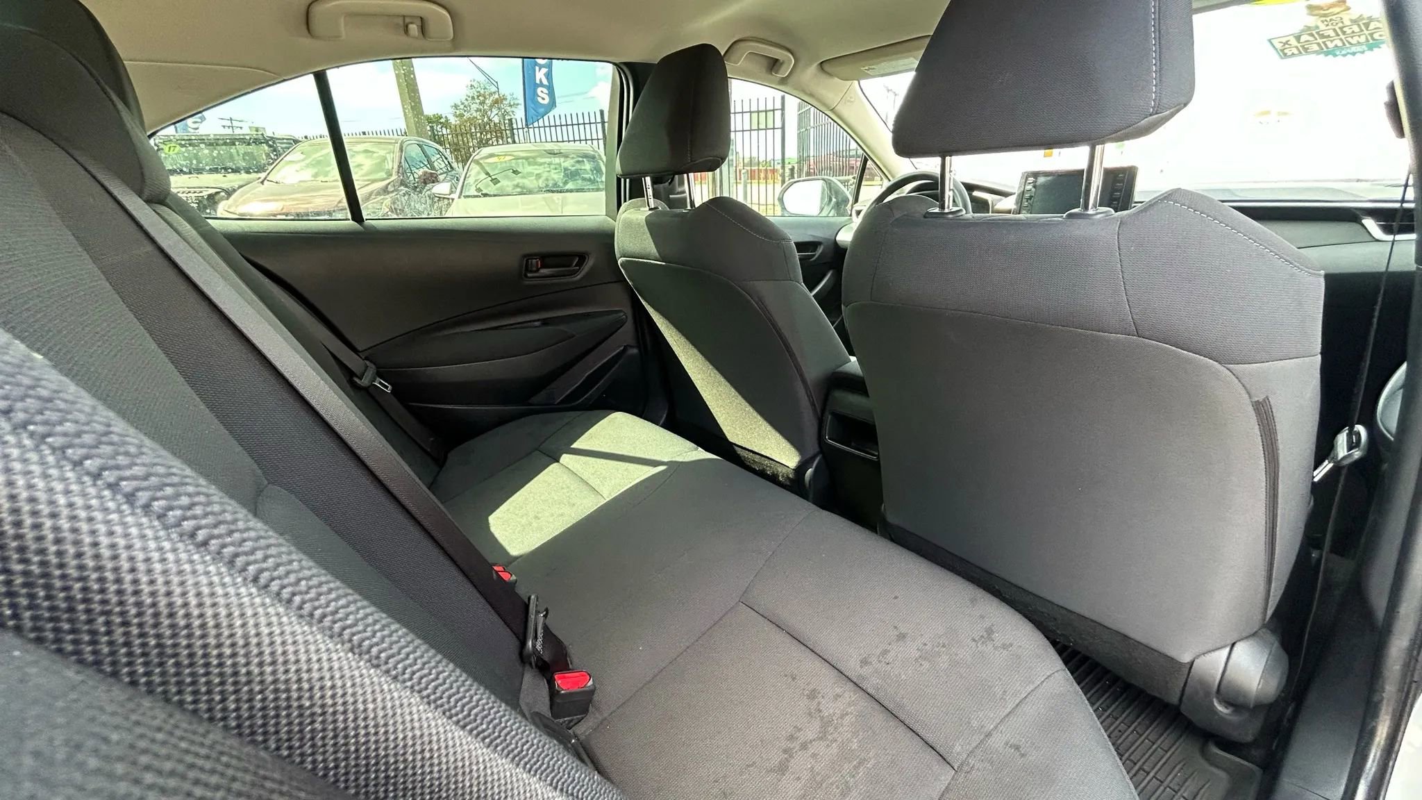 Used 2022 Toyota Corolla LE image 11