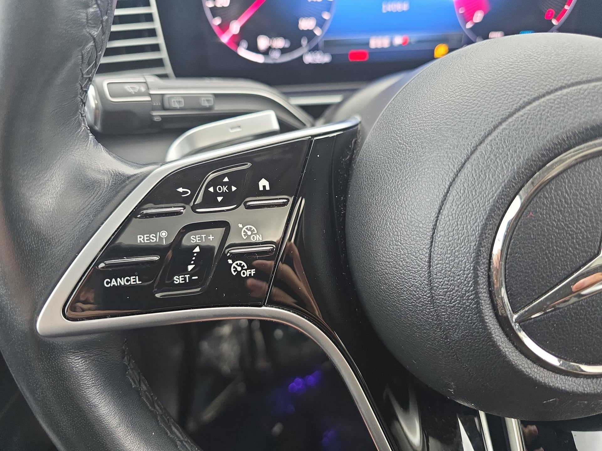 Used 2024 Mercedes-Benz GLE 350 4MATIC w/ AMG Line Exterior image 17