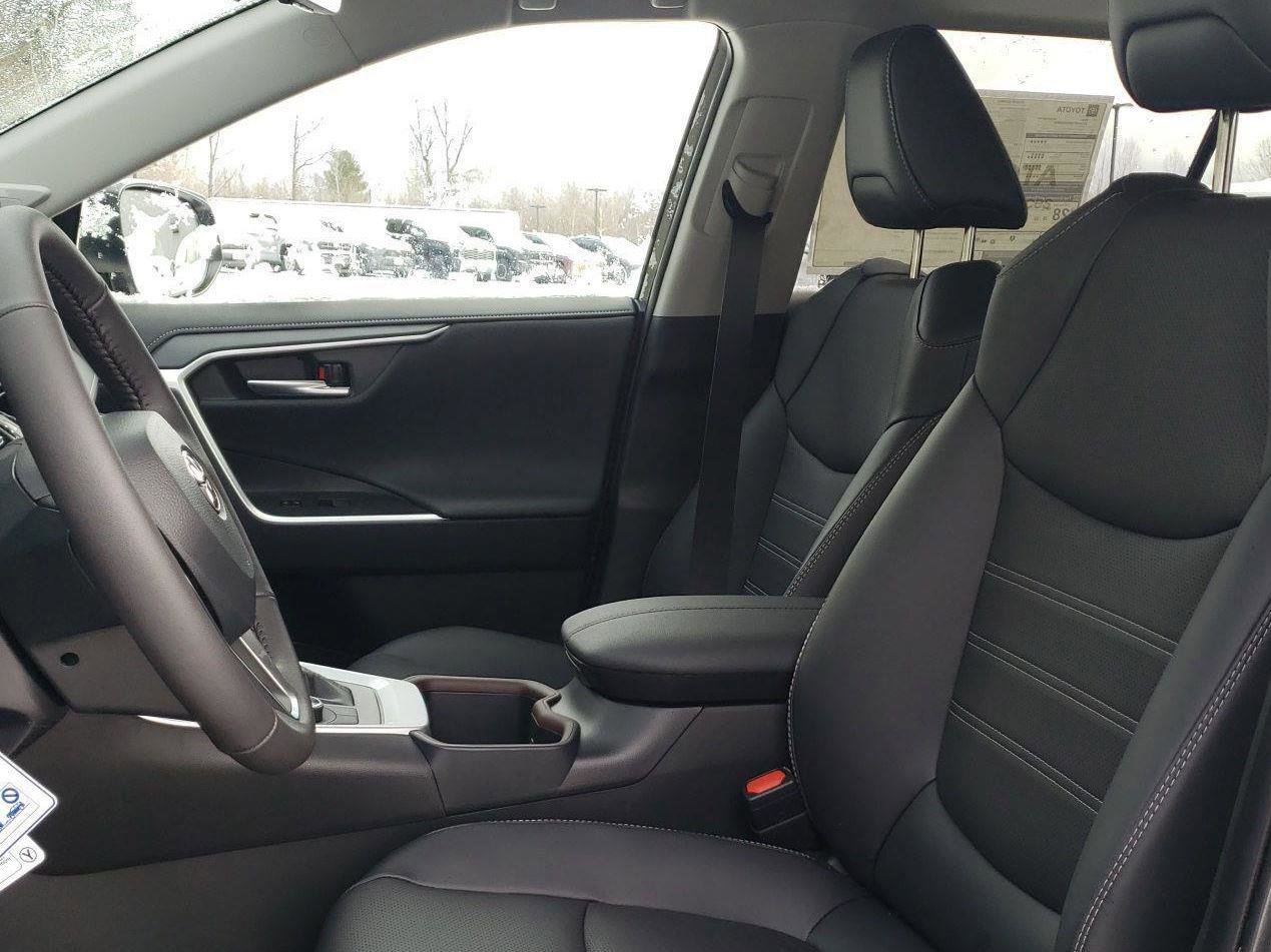 New 2025 Toyota RAV4 Limited image 18