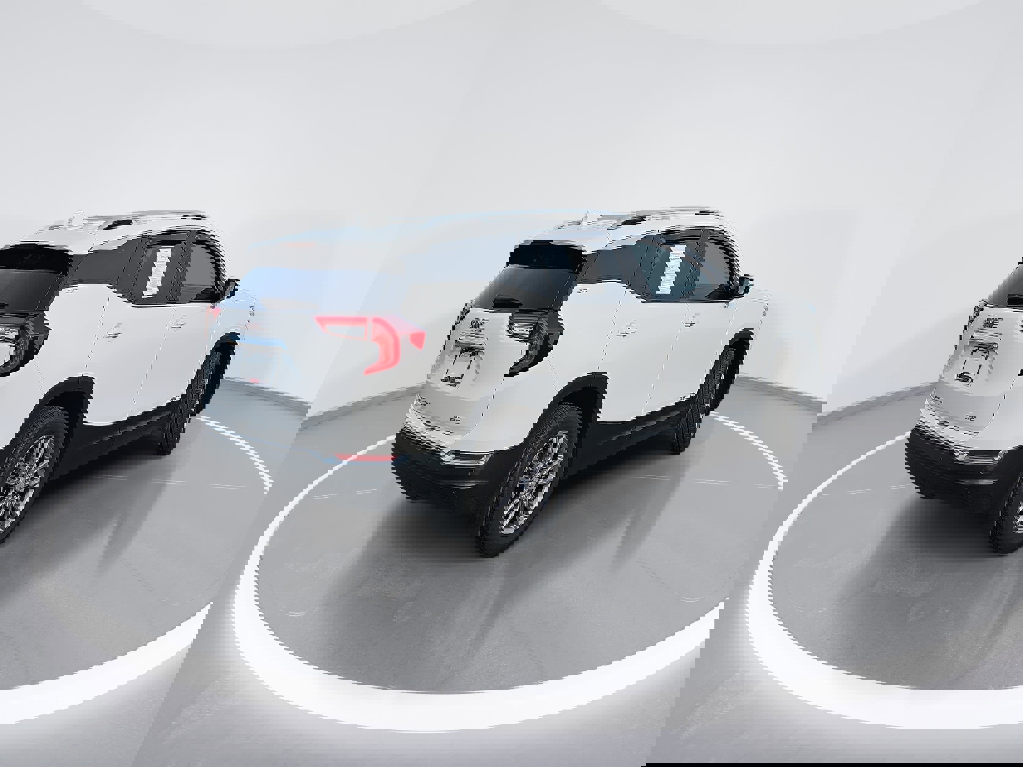 Used 2024 GMC Terrain SLT w/ Infotainment Package II image 3