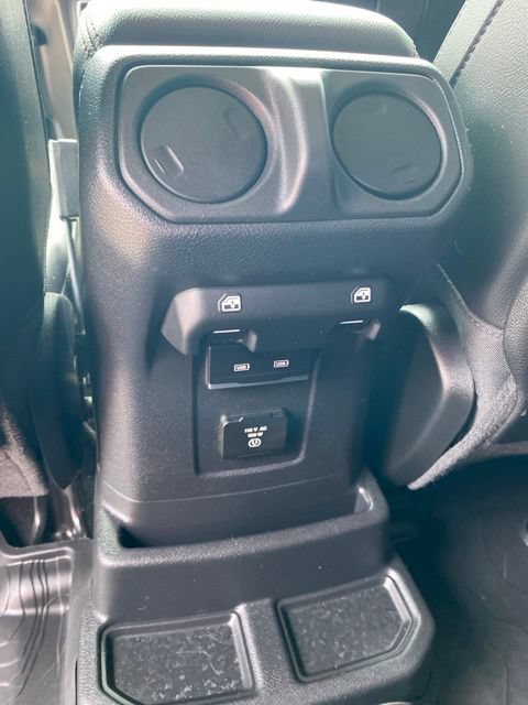 Used 2023 Jeep Wrangler Unlimited Rubicon w/ Cold Weather Group AWD/4WD image 36