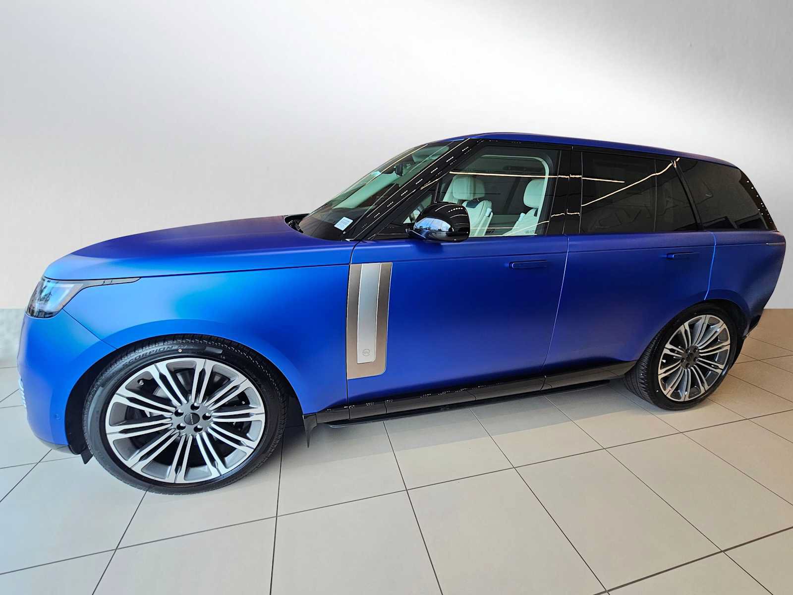New 2026 Land Rover Range Rover SV AWD/4WD image 2
