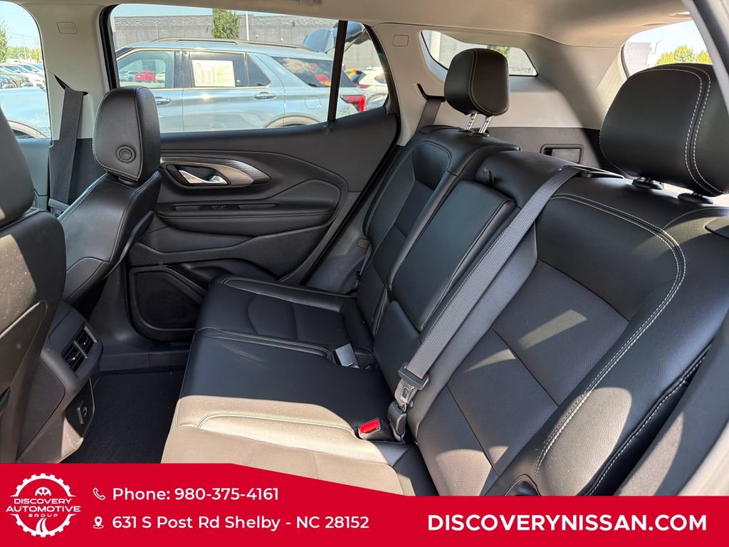 Used 2024 GMC Terrain SLT AWD/4WD image 30