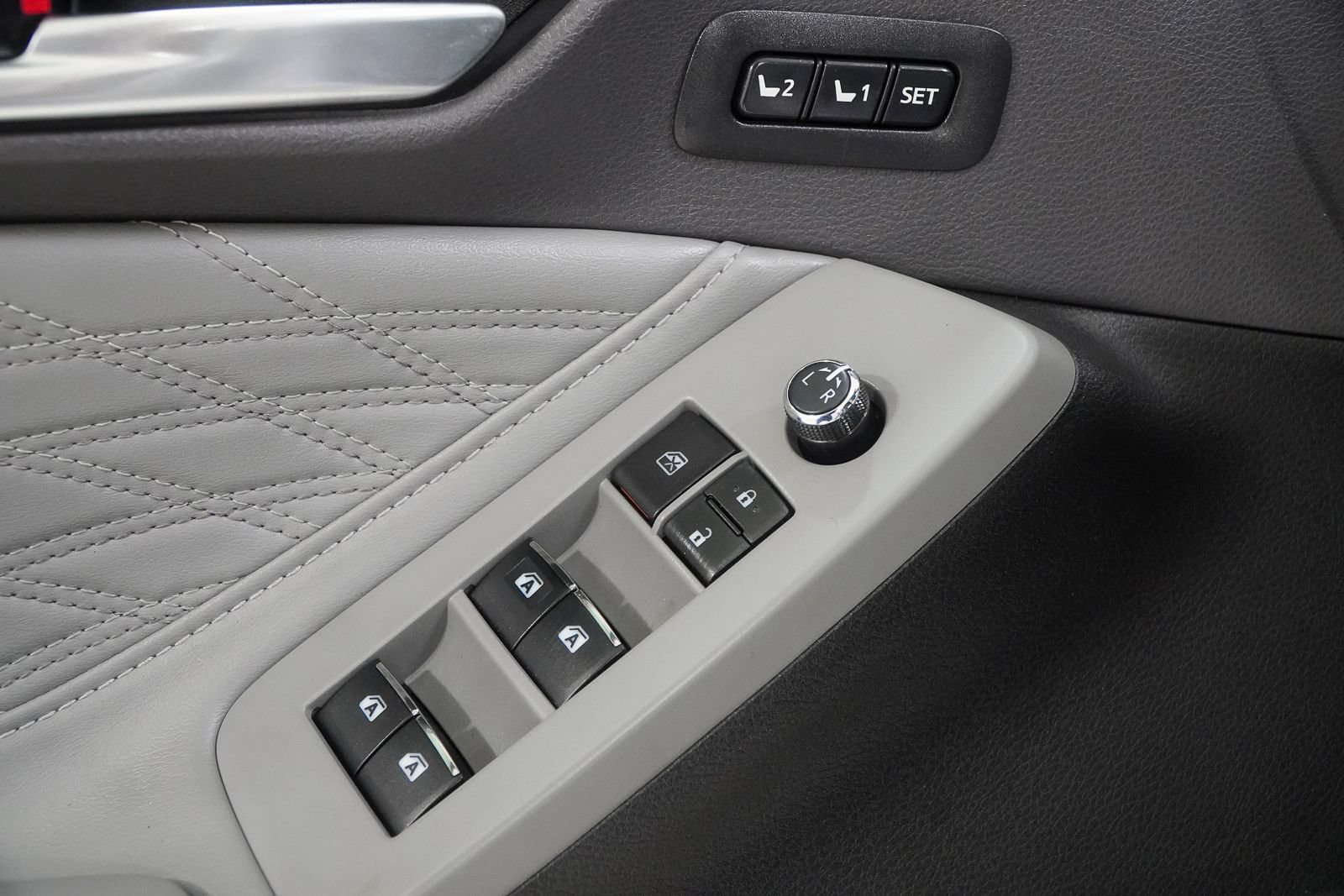 Used 2019 Toyota Avalon Limited w/ Protection Package FWD image 19