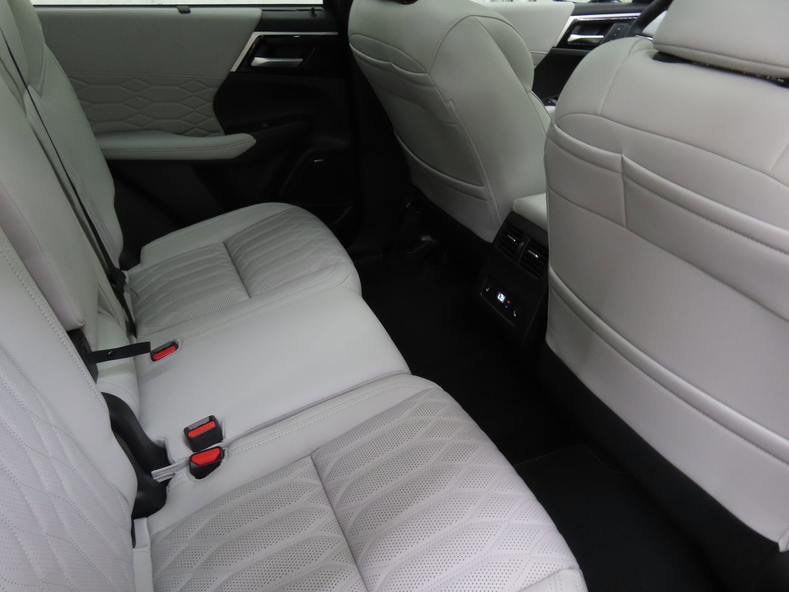 New 2025 Mitsubishi Outlander SEL image 23