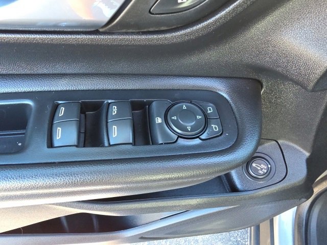 Used 2023 GMC Terrain SLT image 19