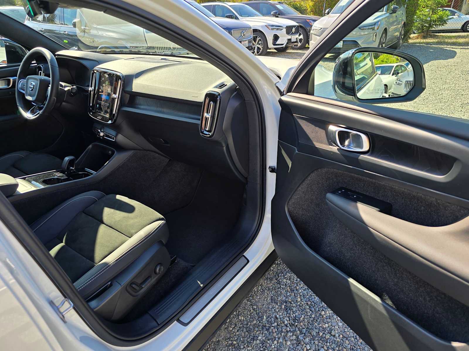 Certified 2023 Volvo C40 P8 Recharge Plus w/ Climate Package AWD/4WD image 10