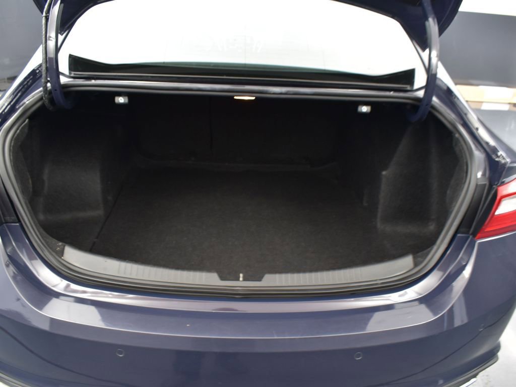 Used 2025 Chevrolet Malibu RS FWD image 9