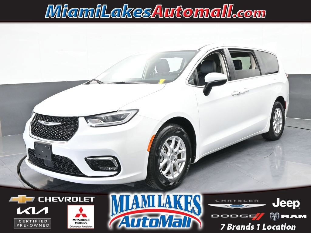 Used 2023 Chrysler Pacifica Touring-L image 1