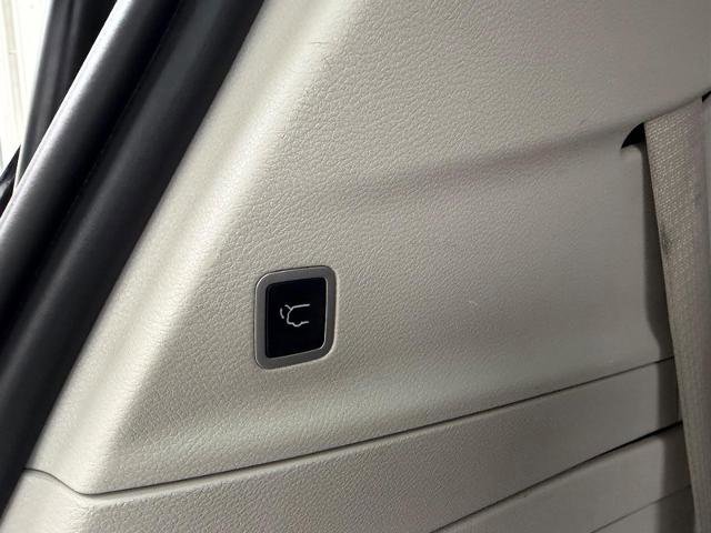 Used 2024 Chrysler Pacifica Limited FWD image 8