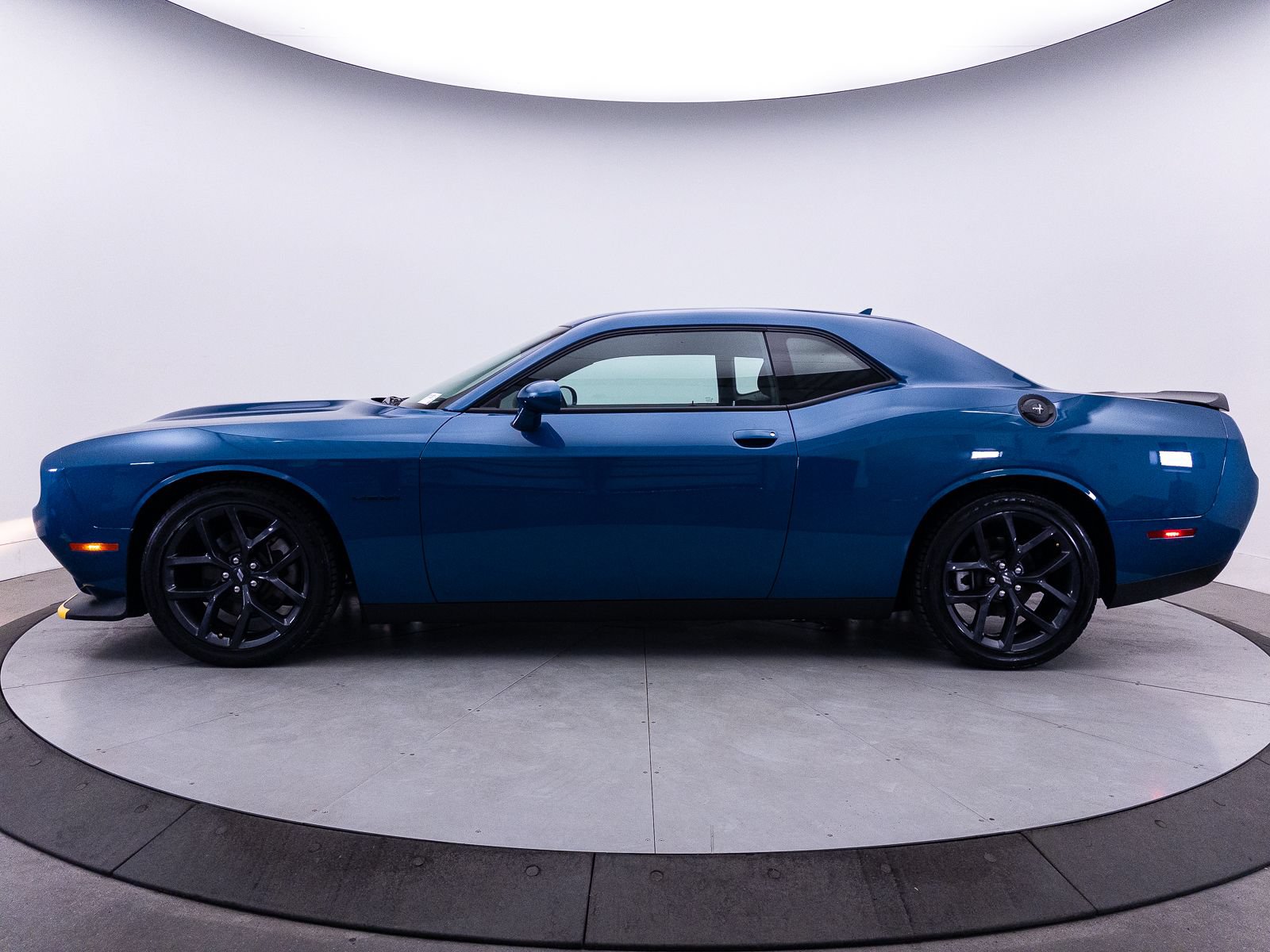 Used 2021 Dodge Challenger R/T w/ Driver Convenience Group RWD image 44