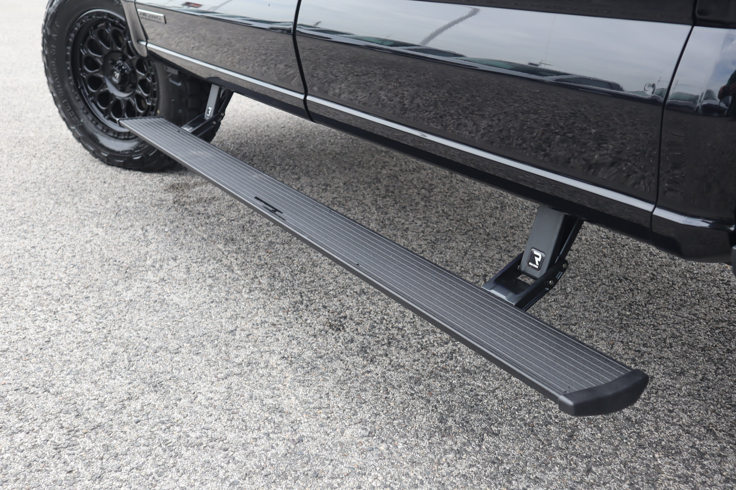 New 2025 Ford F150 XLT w/ Equipment Group 302A MID image 15